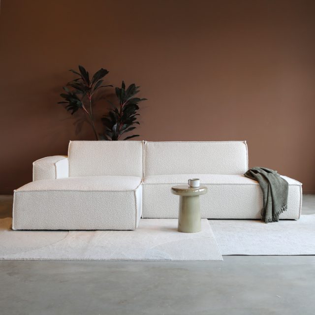 PEPP Interiors loungebank Enzo lounge links wit bouclé