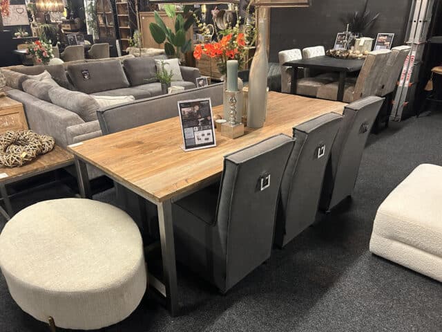 SHOWMODEL UrbanSofa eetkamerbank+3 eetkamerstoelen Nice Stof