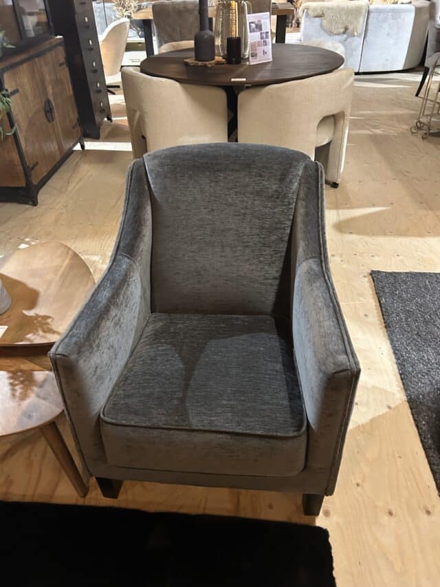 SHOWMODEL UrbanSofa Jake Santorini Graphite