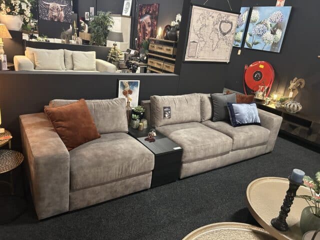 SHOWMODEL UrbanSofa 4 zits bank + Carl Block high en Low Vienna Clay