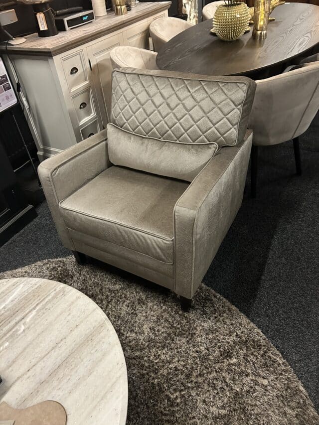 SHOWMODEL UrbanSofa Newport Bergamo Fur Silver